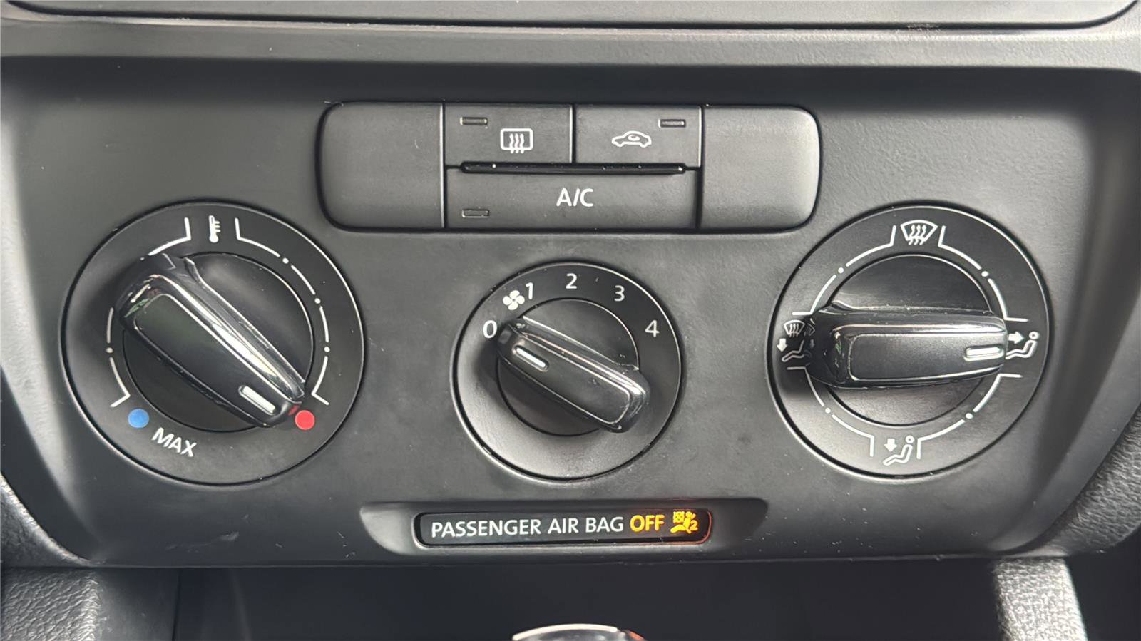 Used 2014 Volkswagen Jetta SE FWD image 17