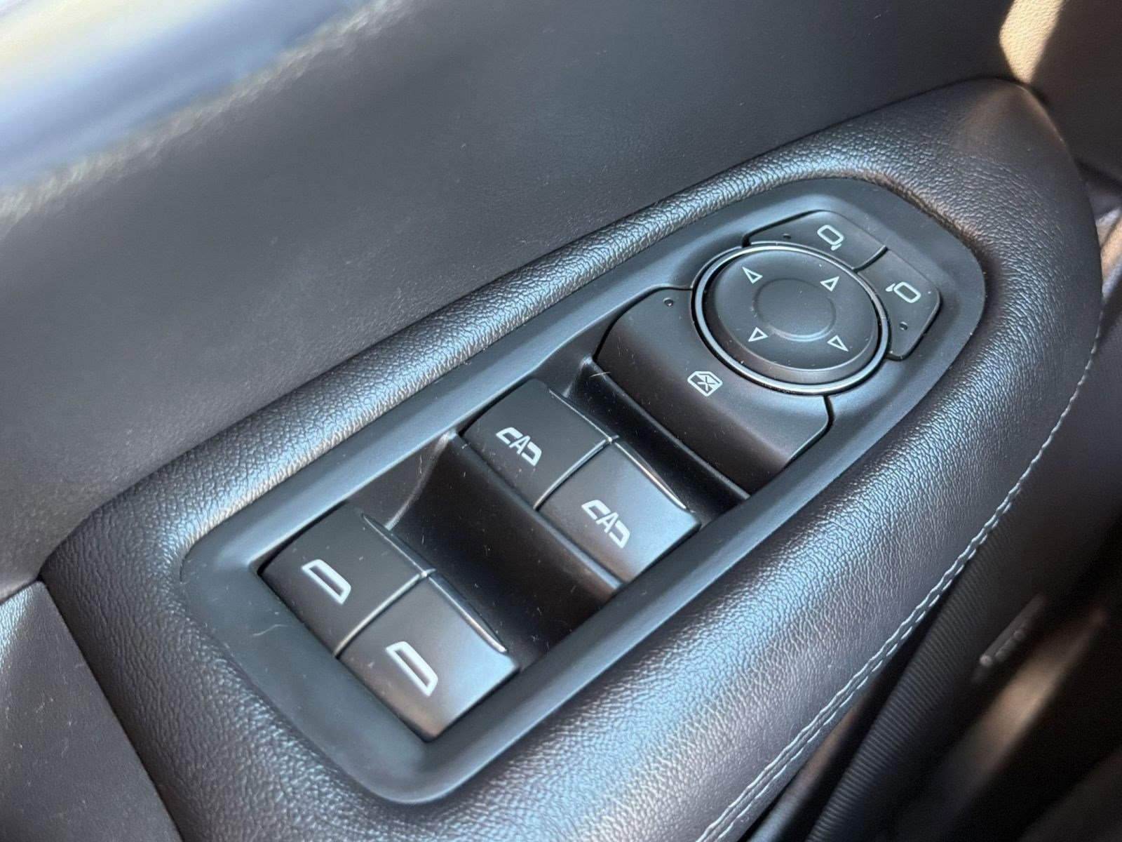 Certified 2023 Cadillac XT5 Luxury w/ LPO, Floor Liner Package image 11