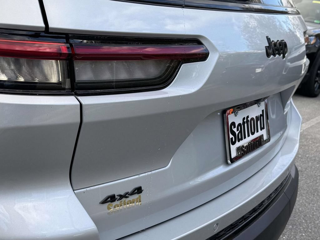 New 2025 Jeep Grand Cherokee L Altitude AWD/4WD image 11