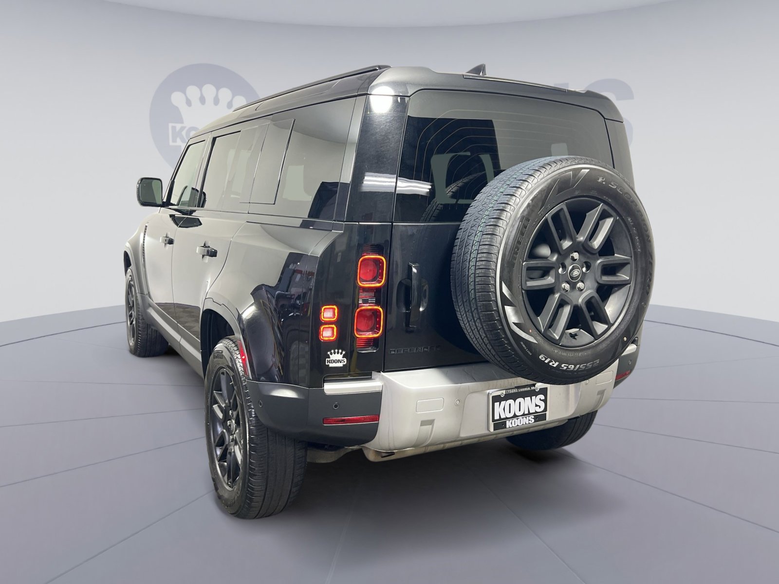 Used 2025 Land Rover Defender 110 S image 4