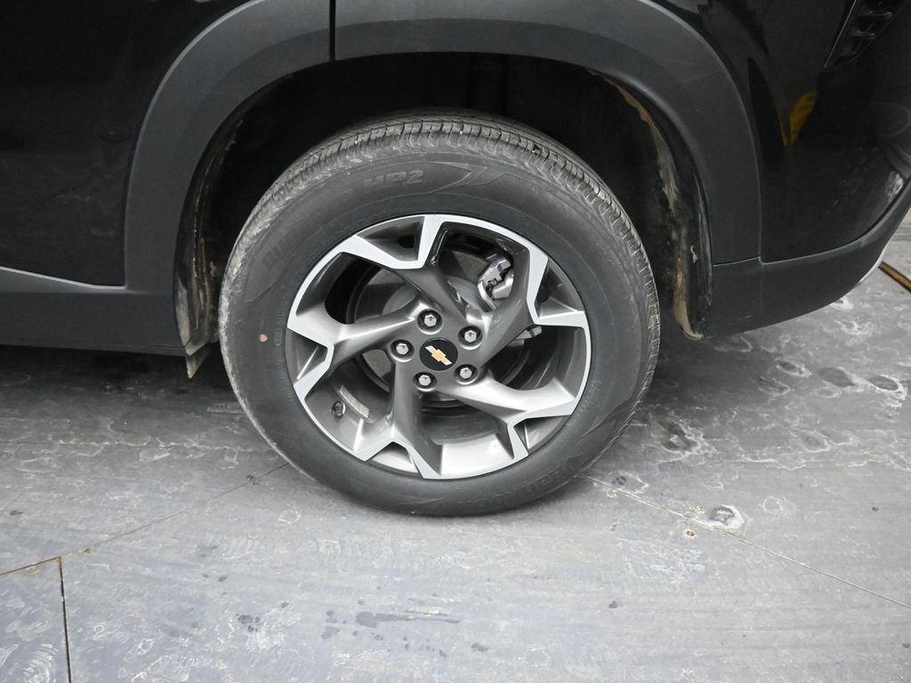 Used 2025 Chevrolet Trax LT image 14