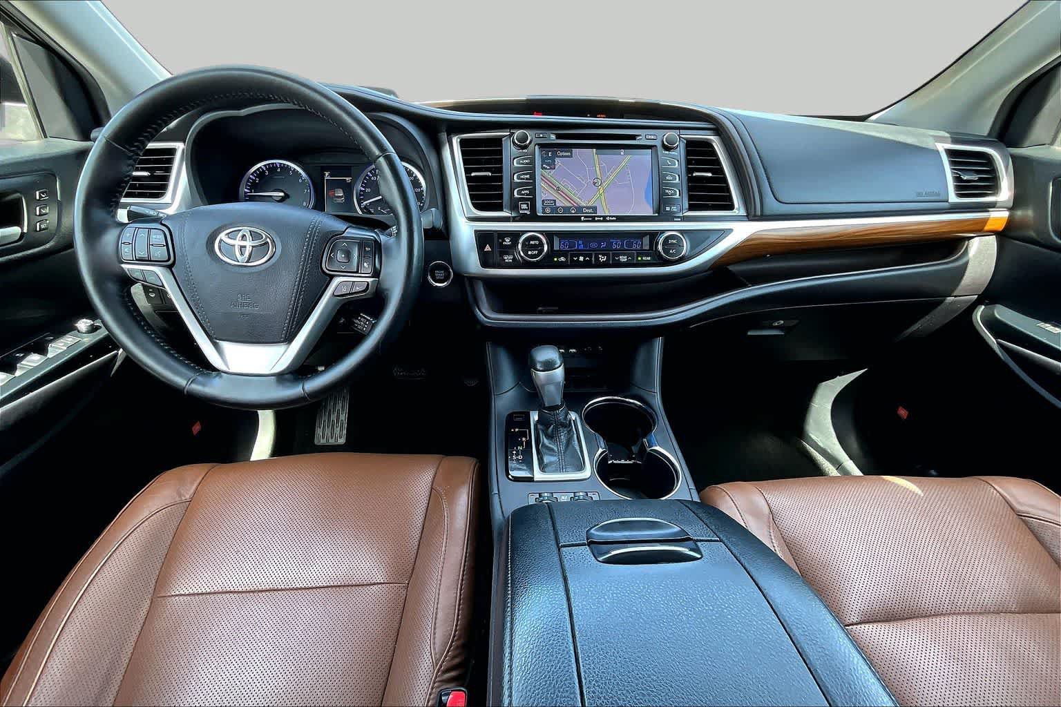 Used 2019 Toyota Highlander Limited Platinum FWD image 14