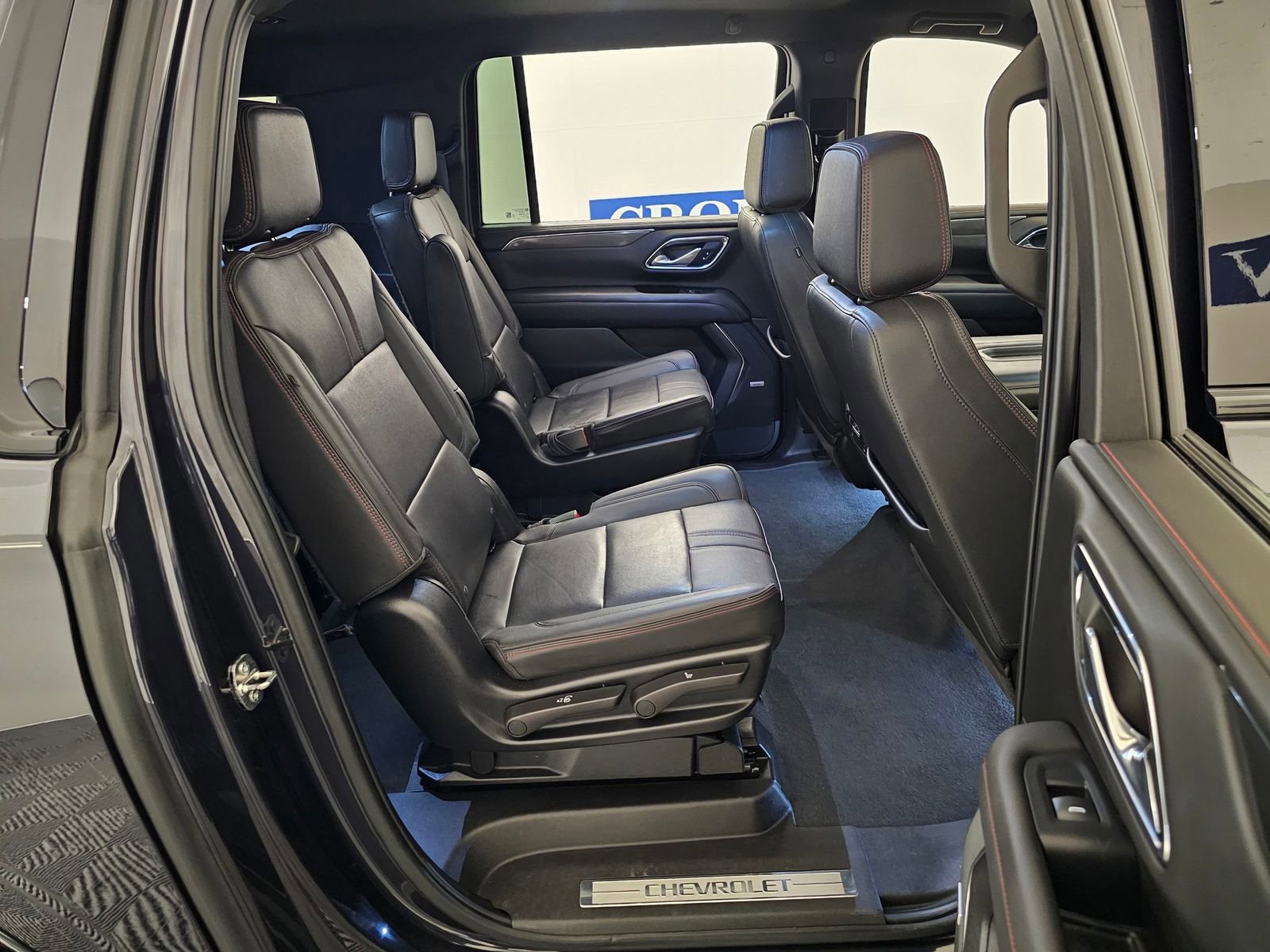 Used 2022 Chevrolet Suburban RST w/ Sport Performance Package image 30