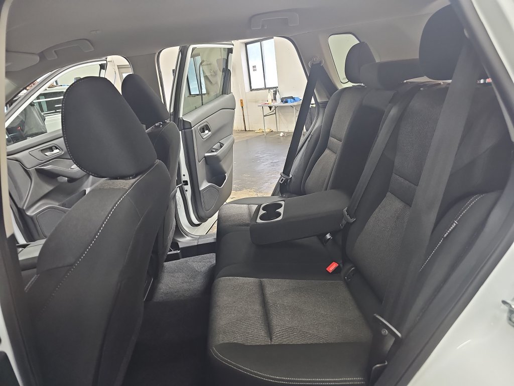 Used 2024 Nissan Rogue SV FWD image 14
