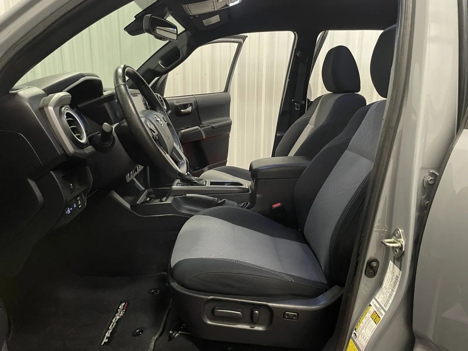 Used 2020 Toyota Tacoma TRD Sport w/ Technology Package image 36