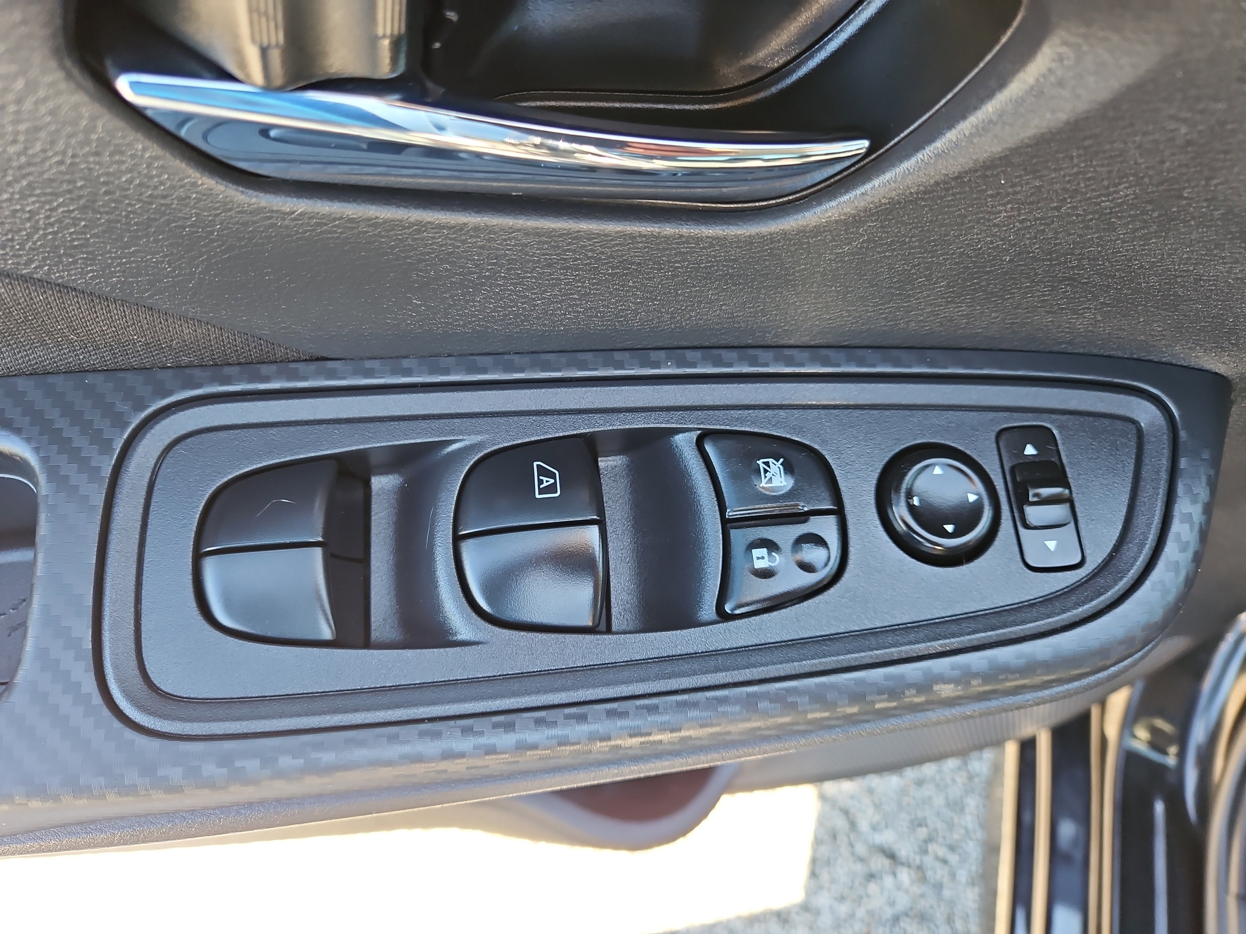 Used 2022 Nissan Versa SV image 15