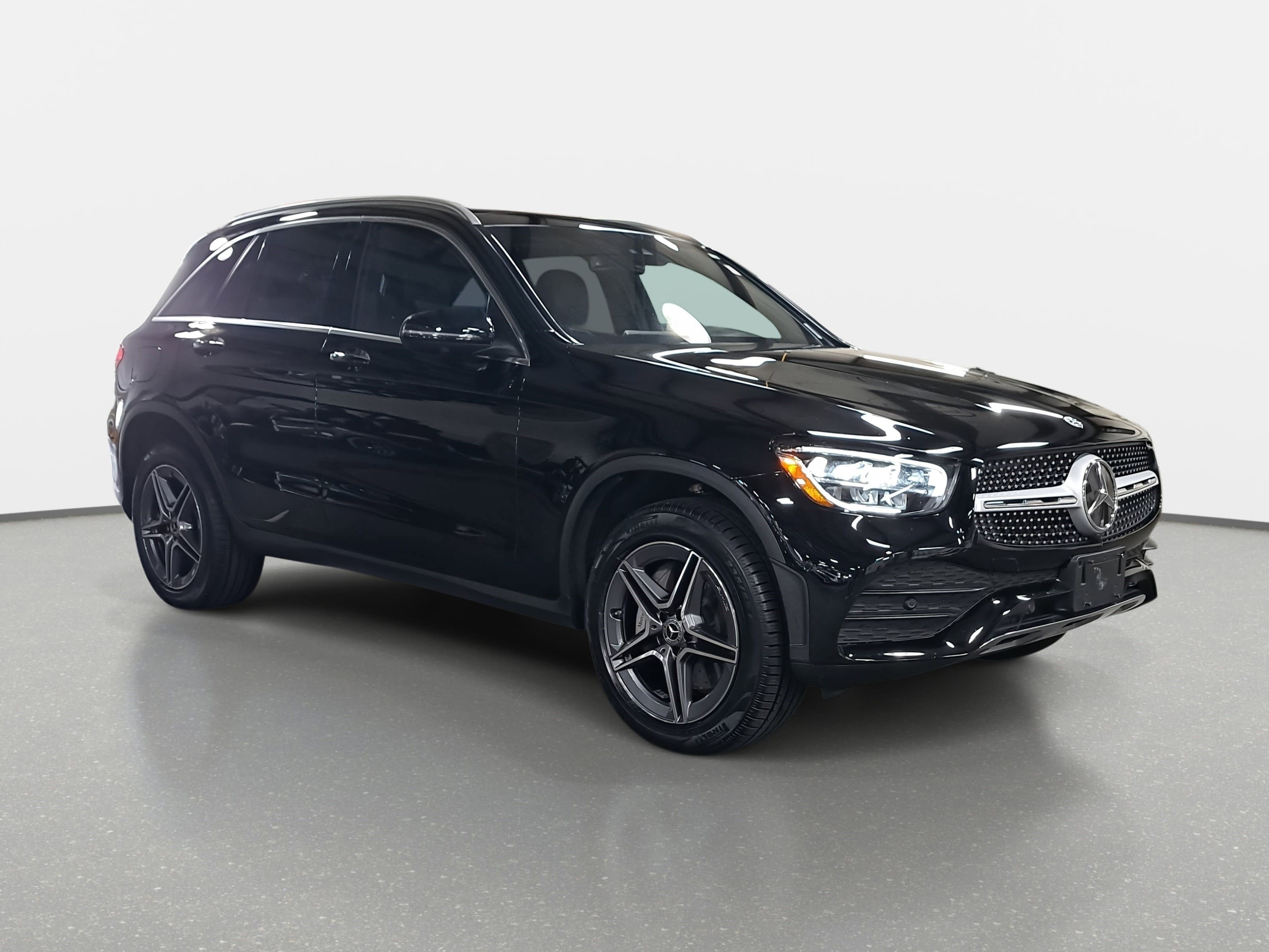 Used 2022 Mercedes-Benz GLC 300 4MATIC image 3