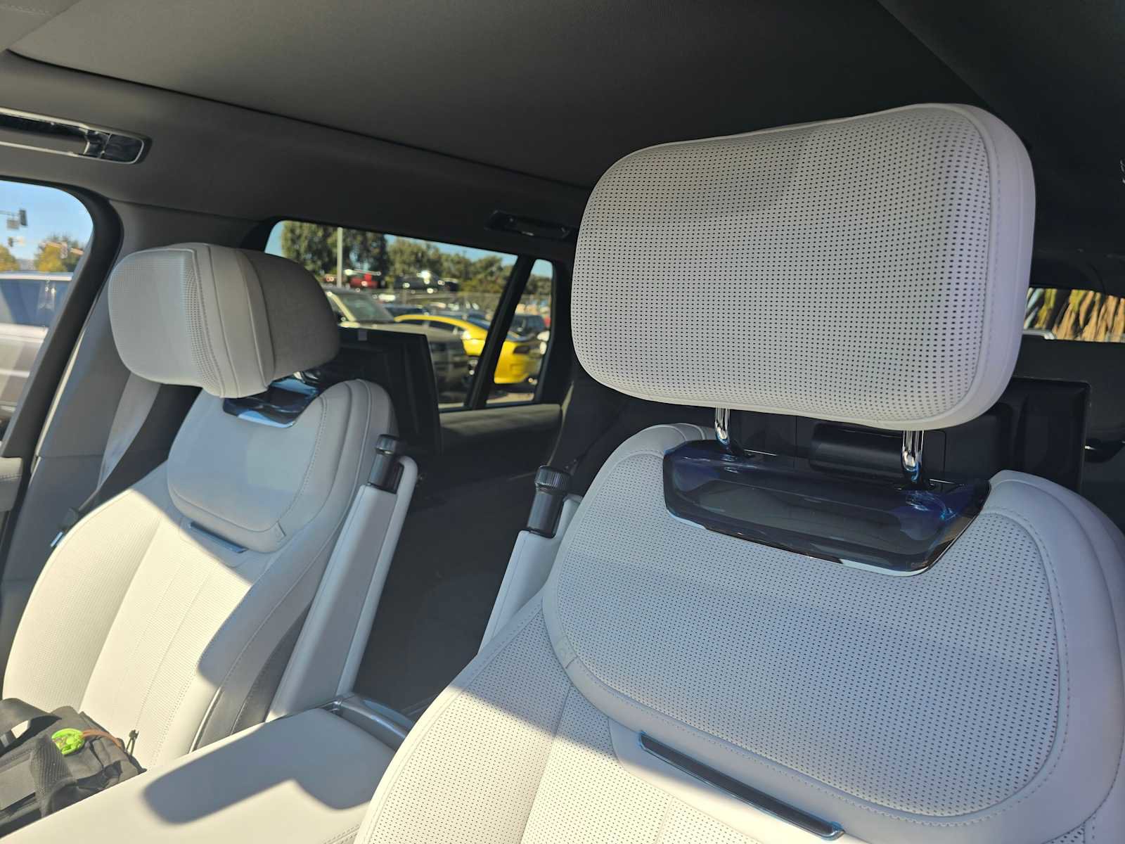 Used 2025 Land Rover Range Rover SV image 29