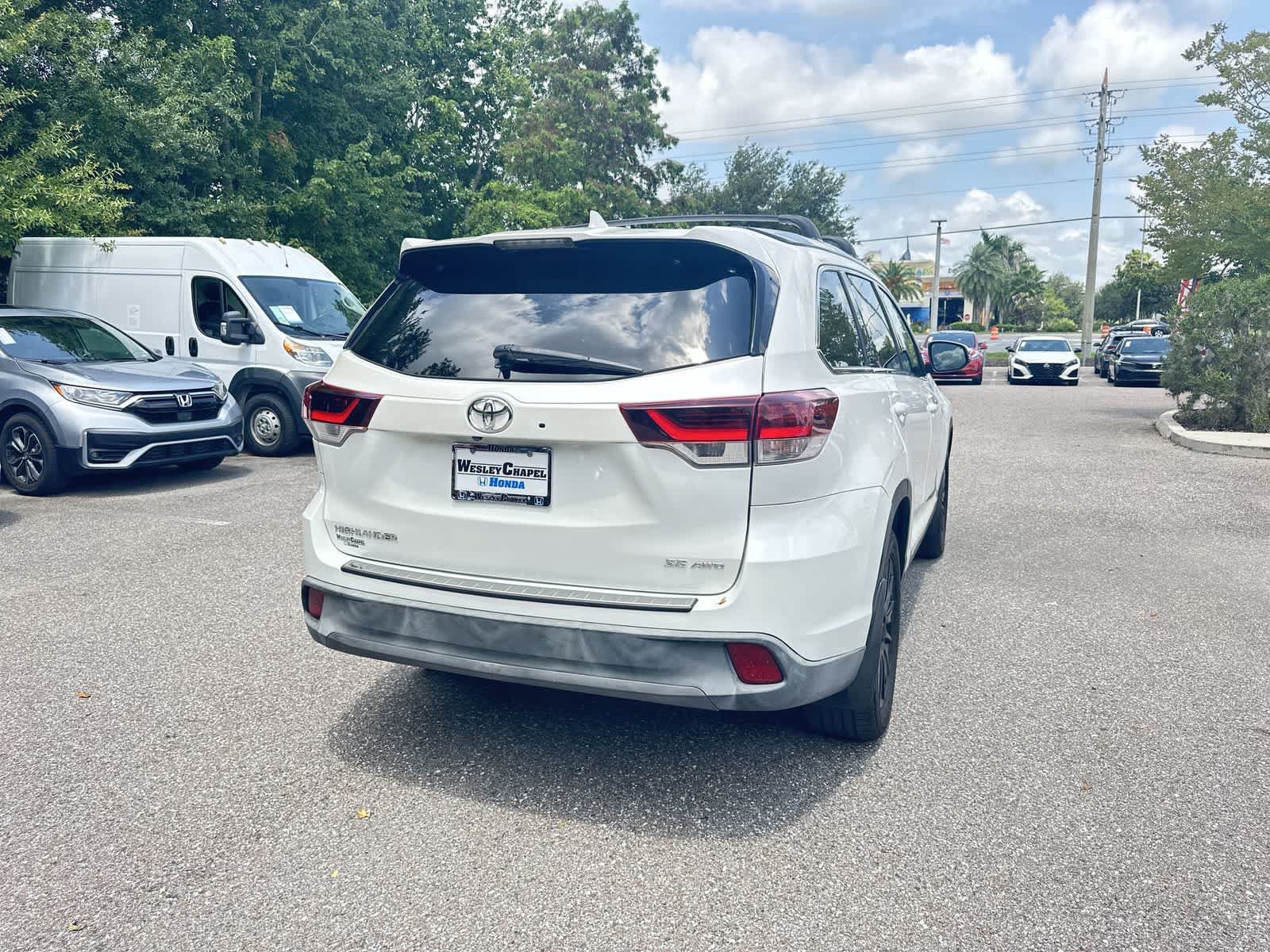 Used 2019 Toyota Highlander SE AWD/4WD image 6