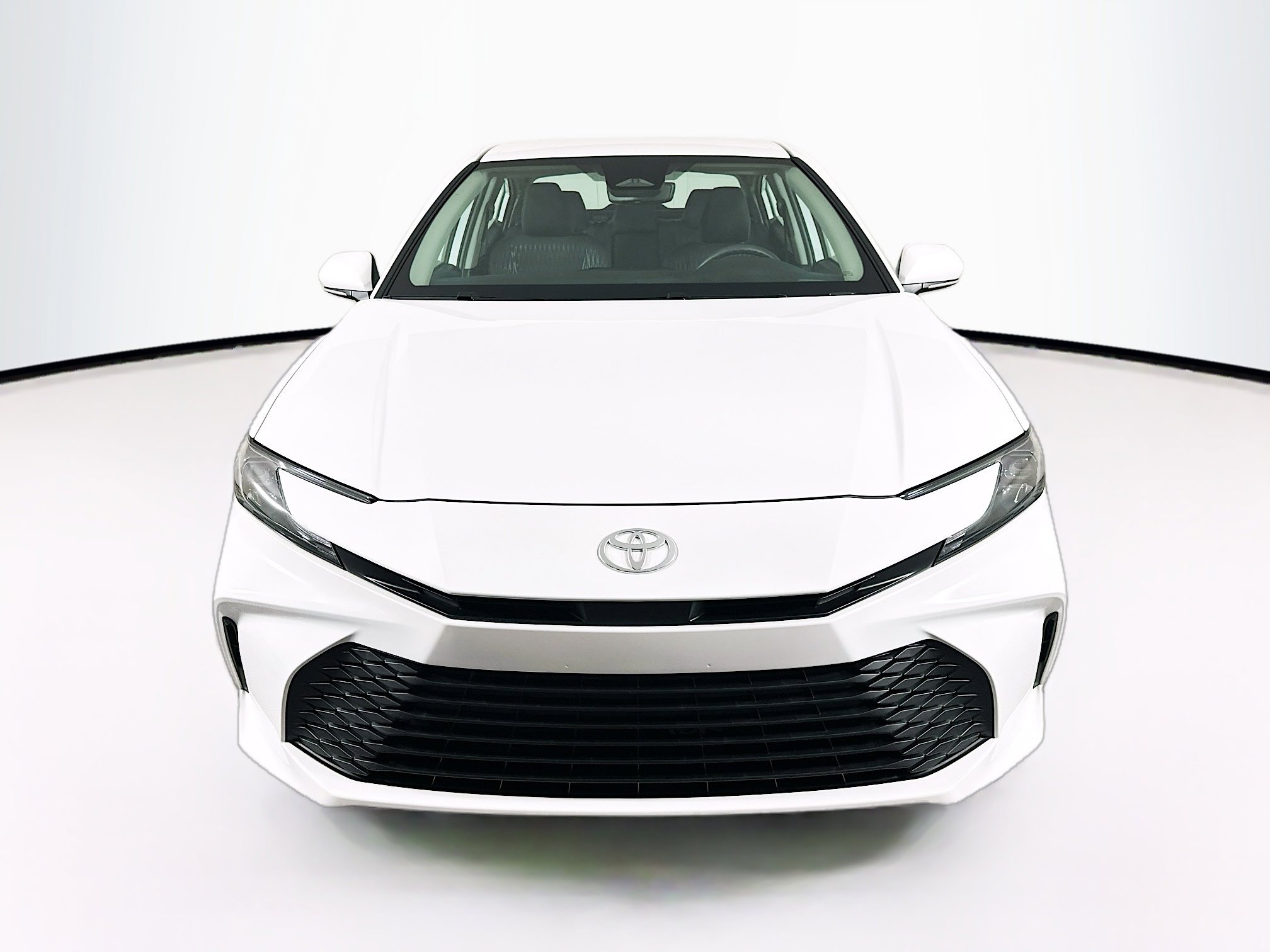 Used 2025 Toyota Camry LE image 2