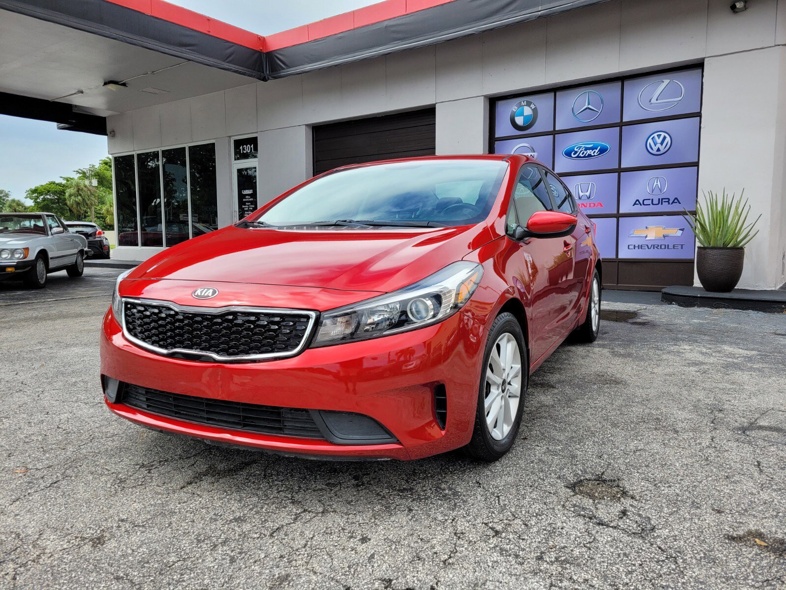 Used 2017 Kia Forte S image 2