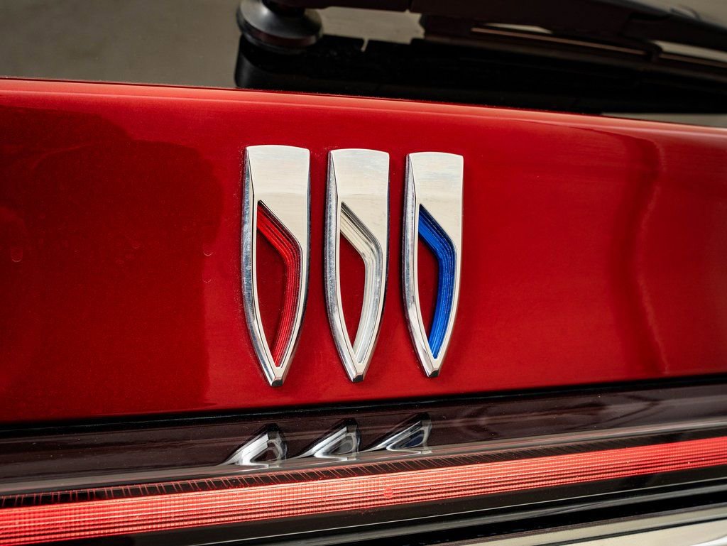 Used 2025 Buick Enclave Avenir w/ Super Cruise Package image 18