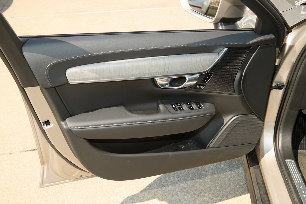 New 2026 Volvo V90 B6 Cross Country Ultra w/ Climate Package image 10