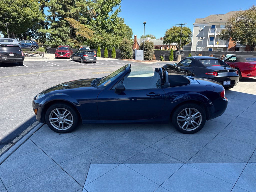 Used 2012 MAZDA MX-5 Miata Sport RWD image 4