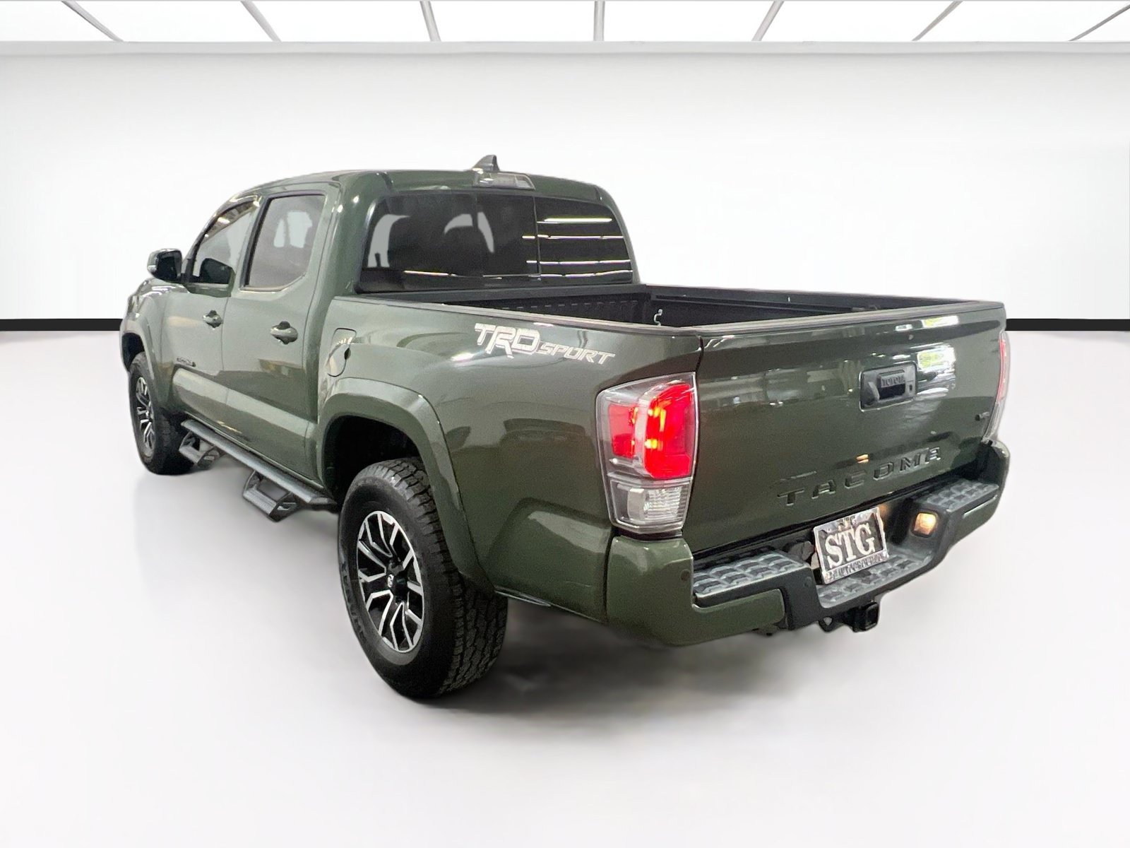 Used 2021 Toyota Tacoma TRD Sport w/ Technology Package RWD image 6