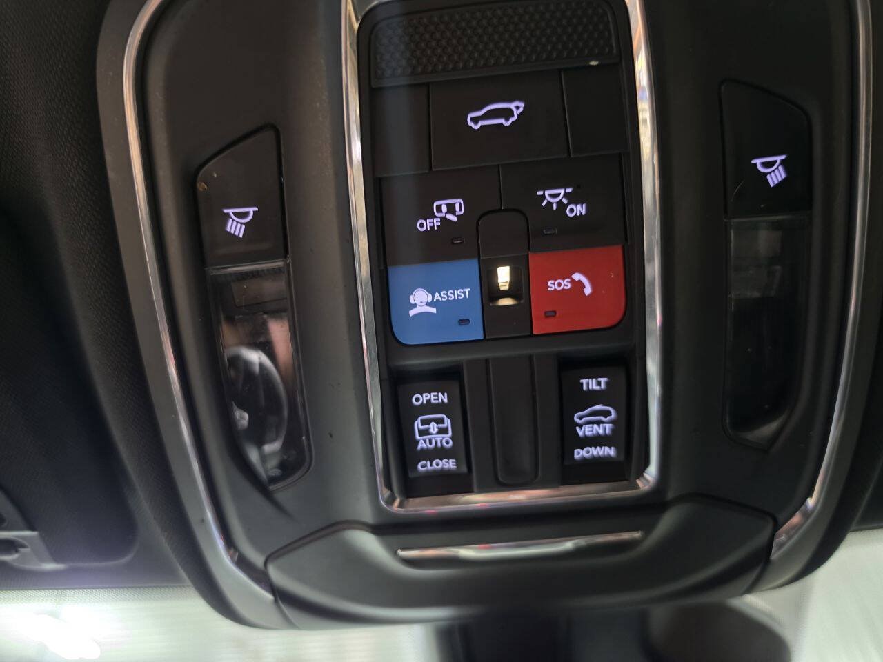 Used 2023 Jeep Grand Cherokee Altitude AWD/4WD image 41