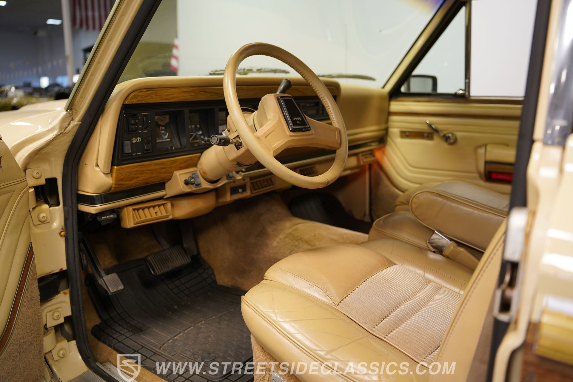 Used 1989 Jeep Grand Wagoneer AWD/4WD image 4