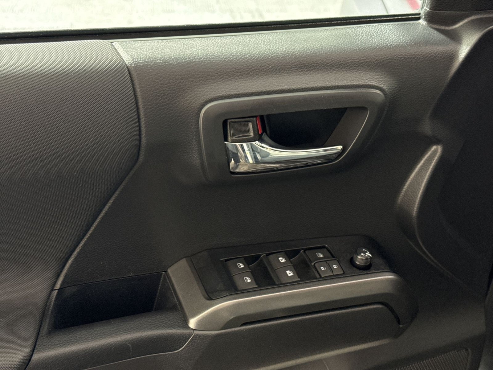 Used 2023 Toyota Tacoma TRD Off-Road AWD/4WD image 15