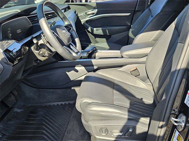 Used 2023 Audi e-tron Chronos image 9