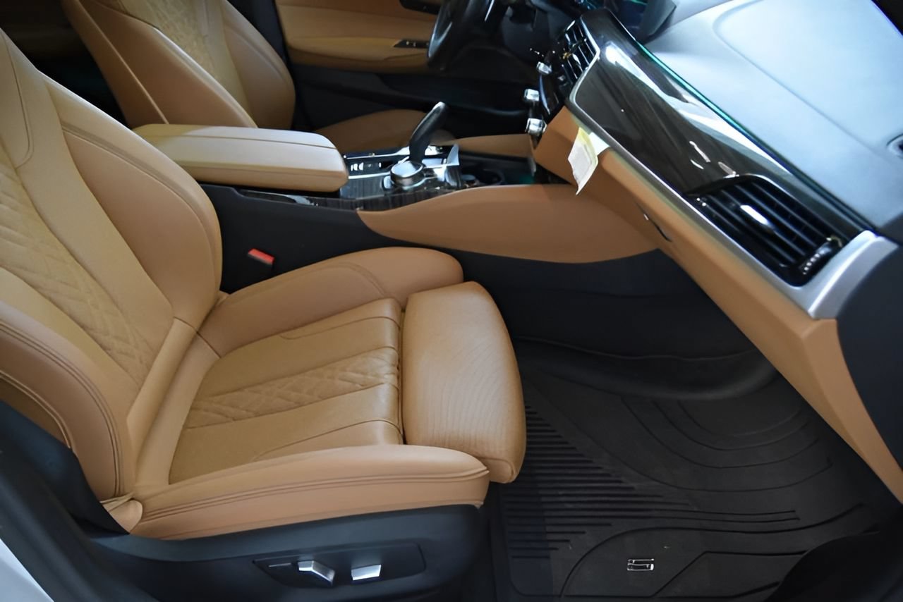 Used 2023 BMW 530i w/ M Sport Package RWD image 39