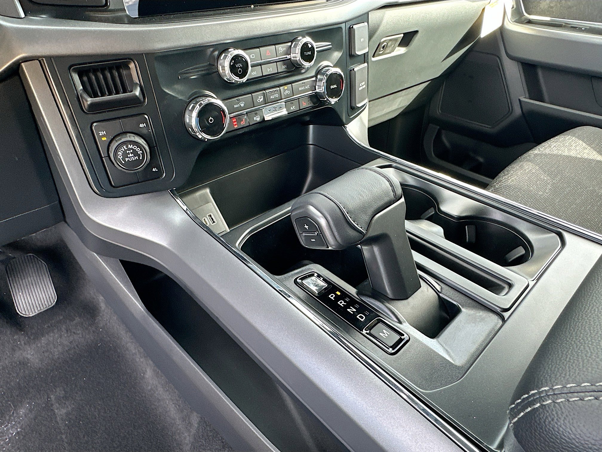 New 2026 Ford F150 XLT w/ Equipment Group 302A MID image 12