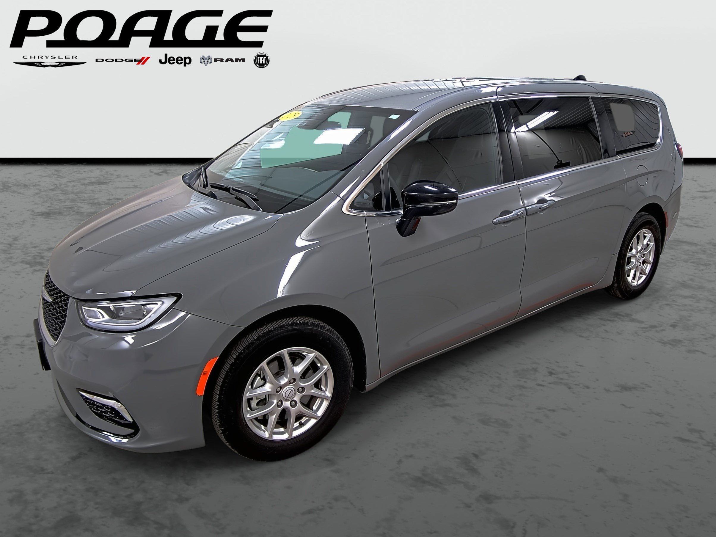 Used 2025 Chrysler Pacifica Select FWD image 1