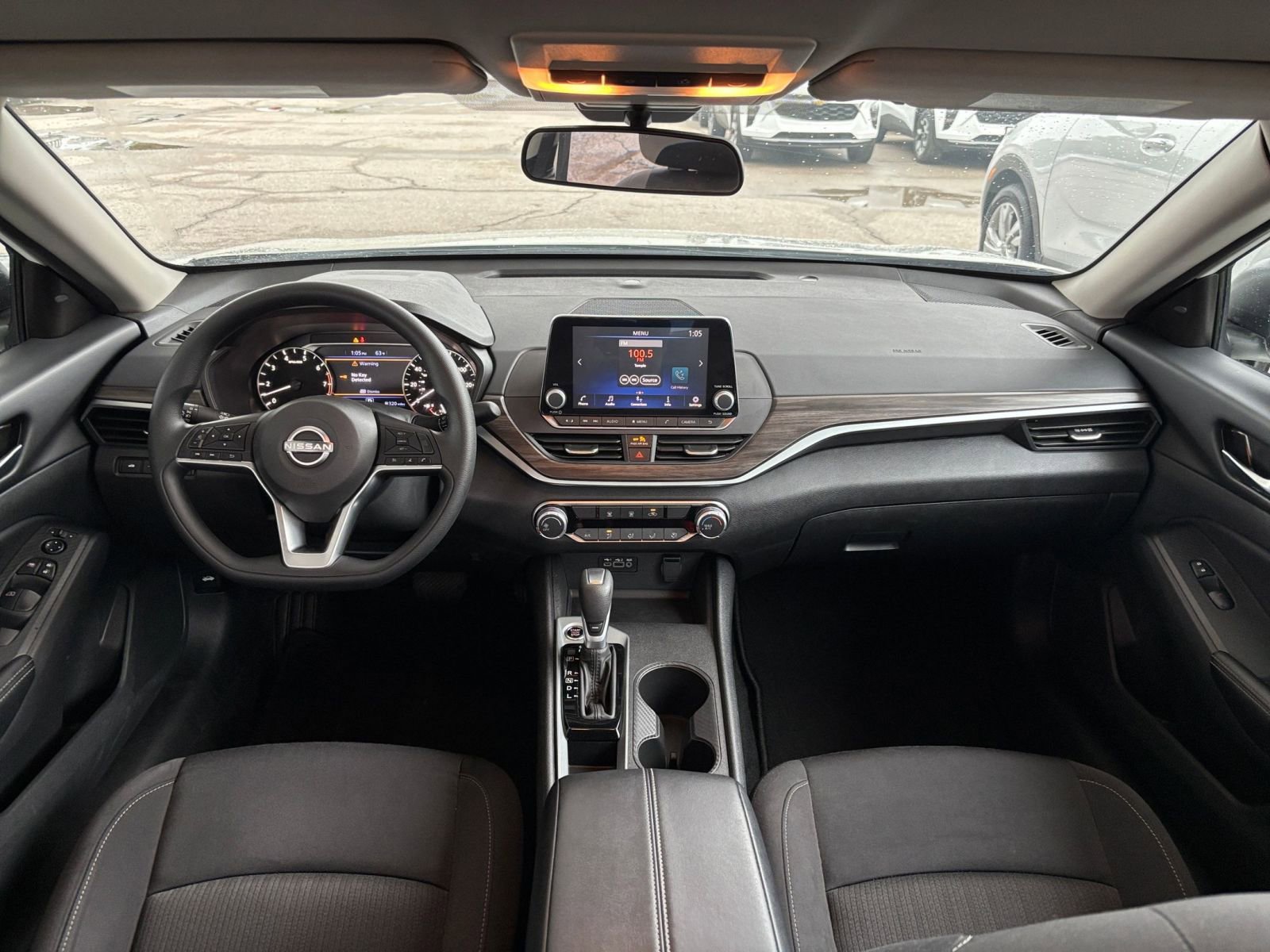 Used 2025 Nissan Altima 2.5 SV FWD image 33