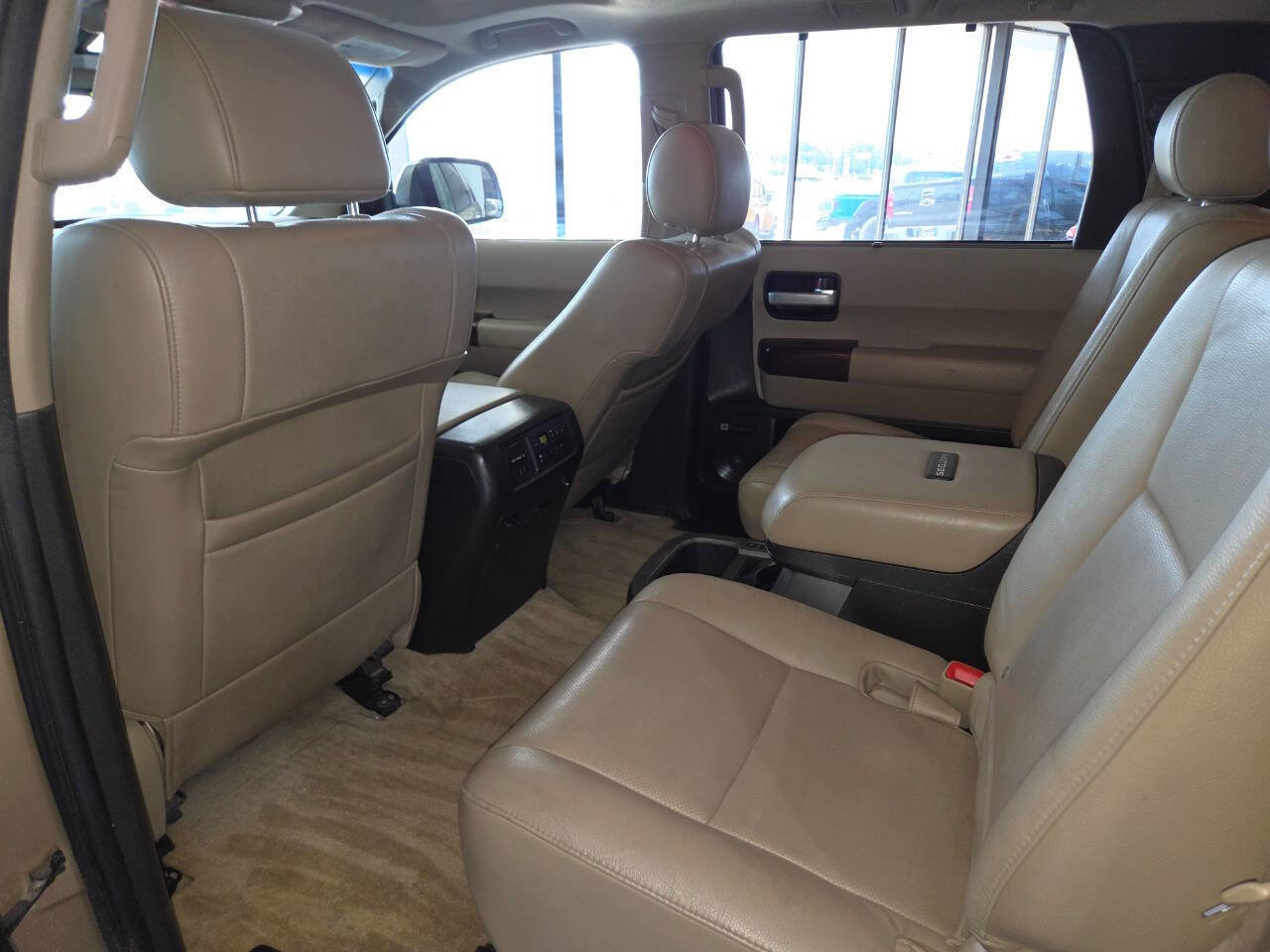 Used 2011 Toyota Sequoia Platinum AWD/4WD image 21