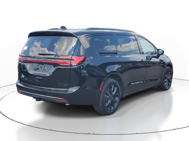 New 2027 Chrysler Pacifica Limited w/ Family Tech Group AWD/4WD image 4