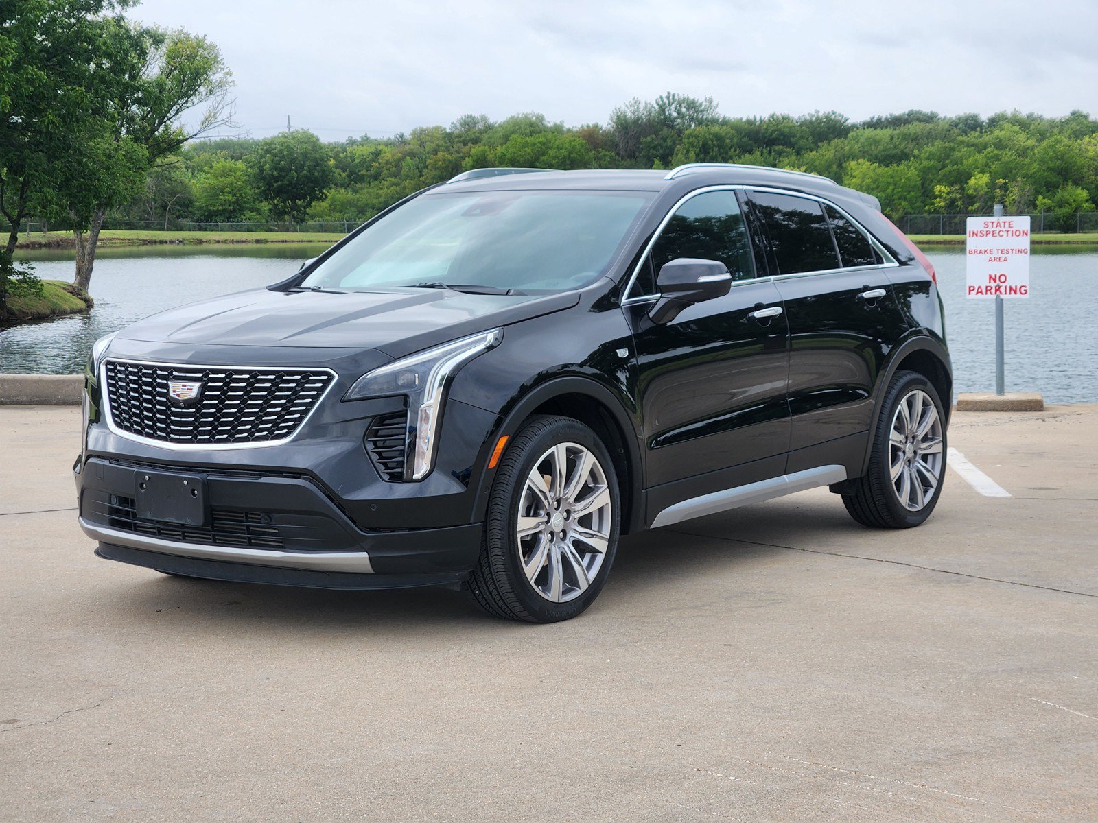 Certified 2023 Cadillac XT4 Premium Luxury w/ Enhanced Visibility Package FWD image 2