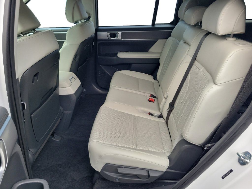 Used 2025 Hyundai Santa Fe SEL FWD image 25