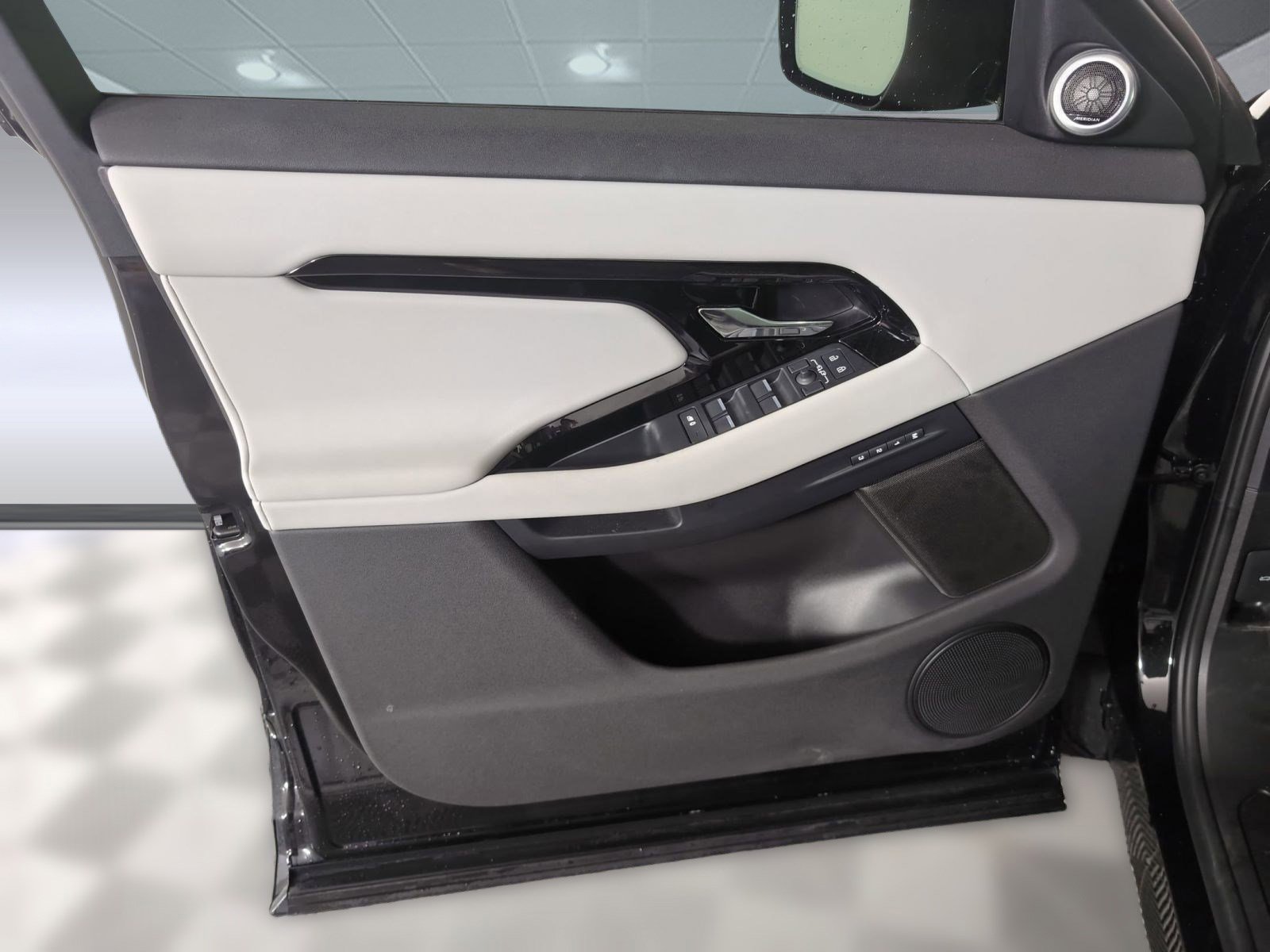 Certified 2025 Land Rover Range Rover Evoque S image 19