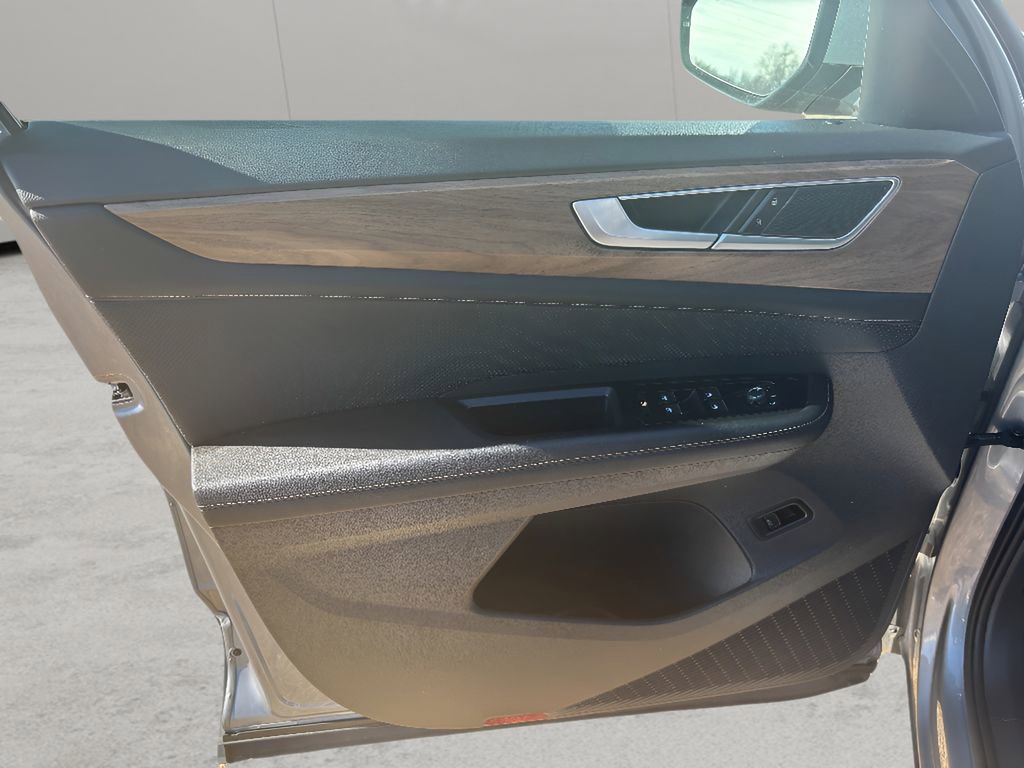 Used 2025 Volkswagen Atlas SE image 34