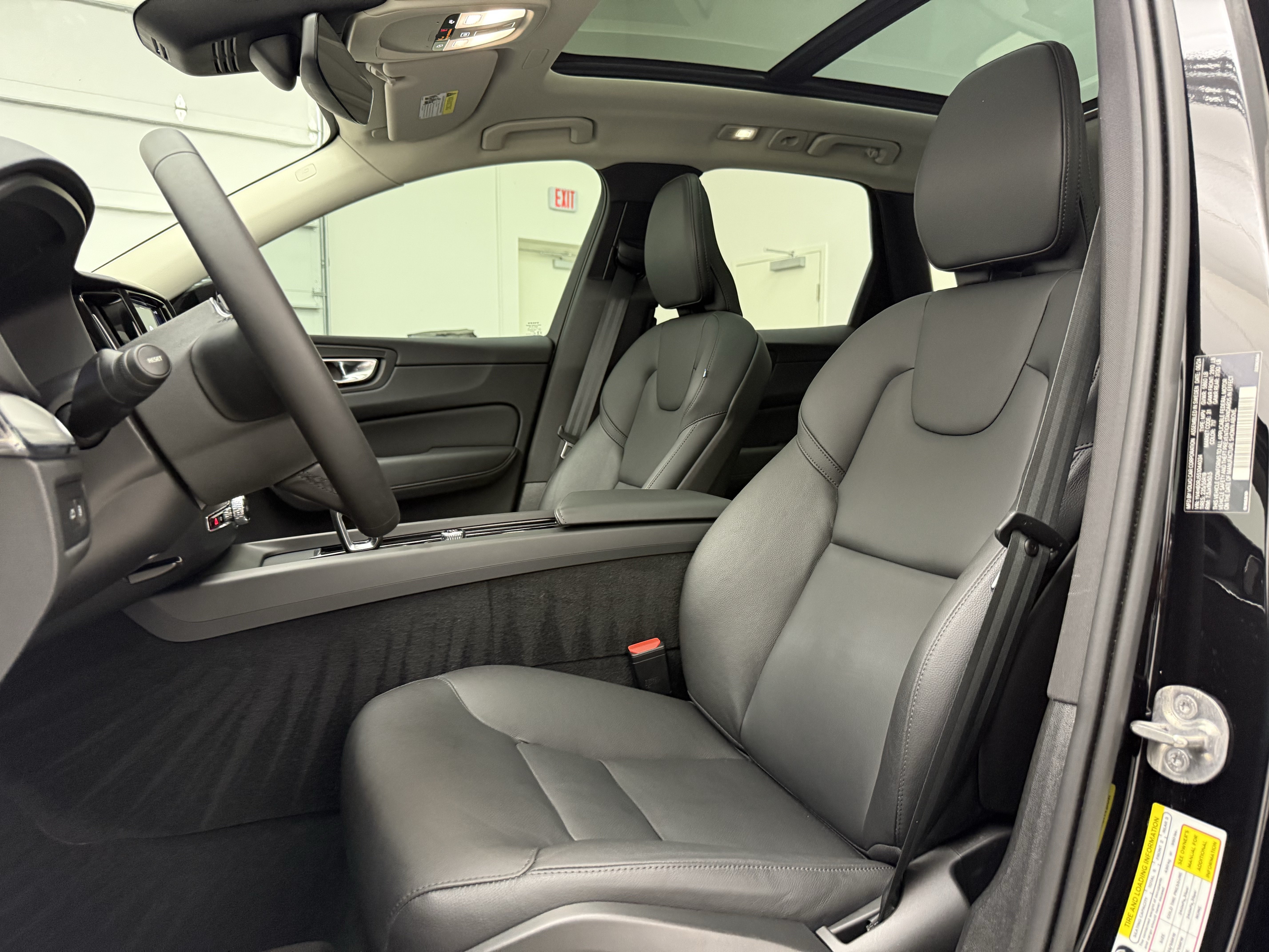 Certified 2025 Volvo XC60 T8 Core w/ Protection Package Premier AWD/4WD image 13