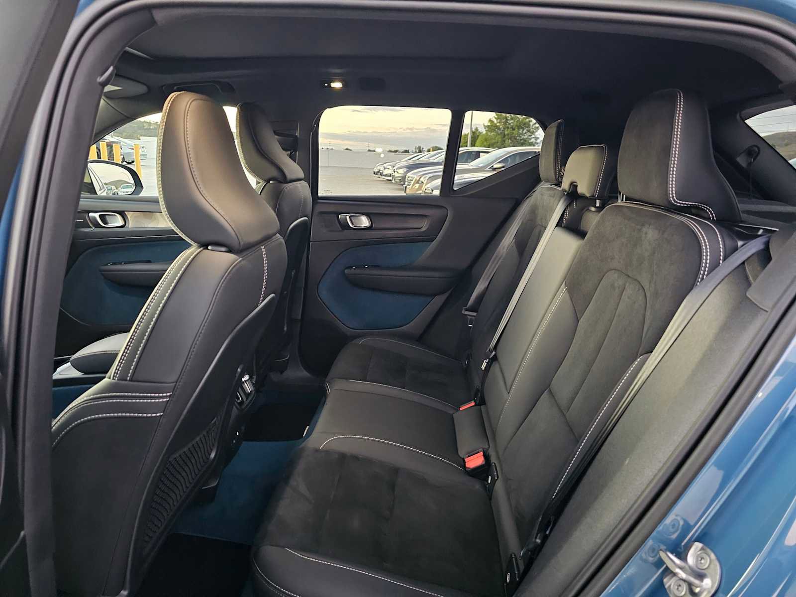 Used 2023 Volvo XC40 Recharge Ultimate image 17