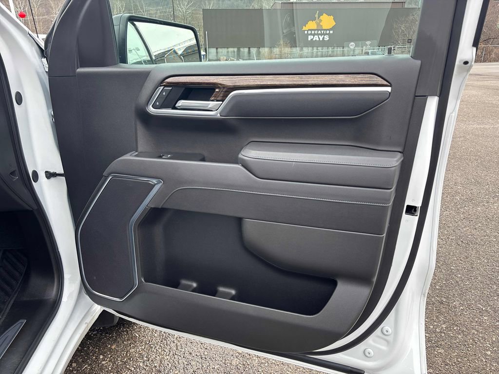 Used 2025 GMC Sierra 1500 Elevation image 33