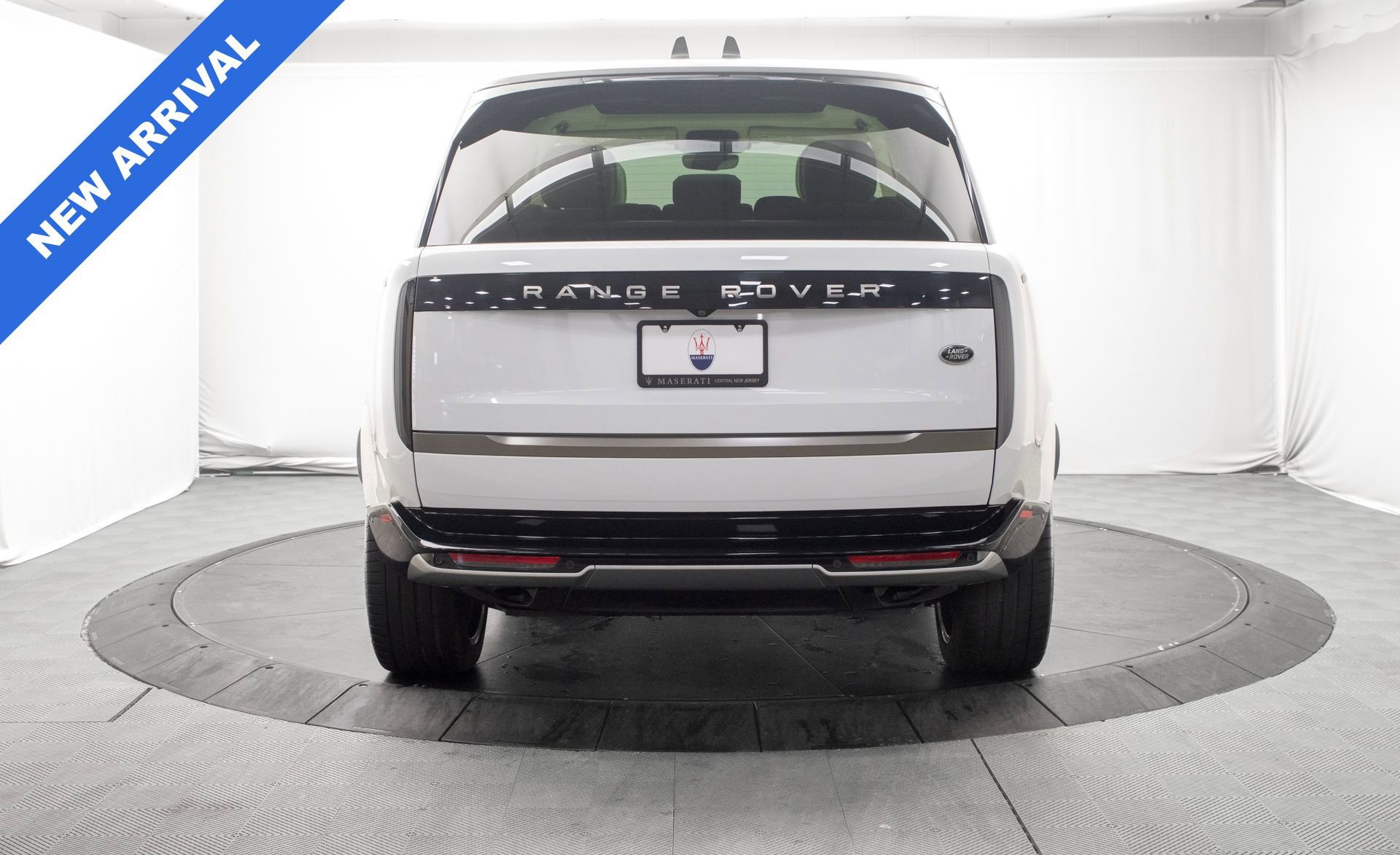 Used 2023 Land Rover Range Rover SE image 4