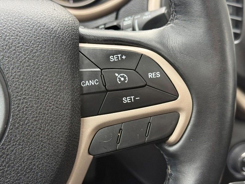 Used 2017 Jeep Cherokee Latitude w/ Comfort/Convenience Group image 21