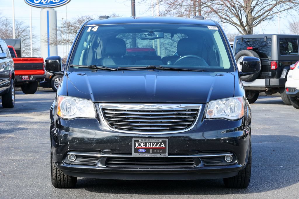 Used 2014 Chrysler Town & Country Touring FWD image 19