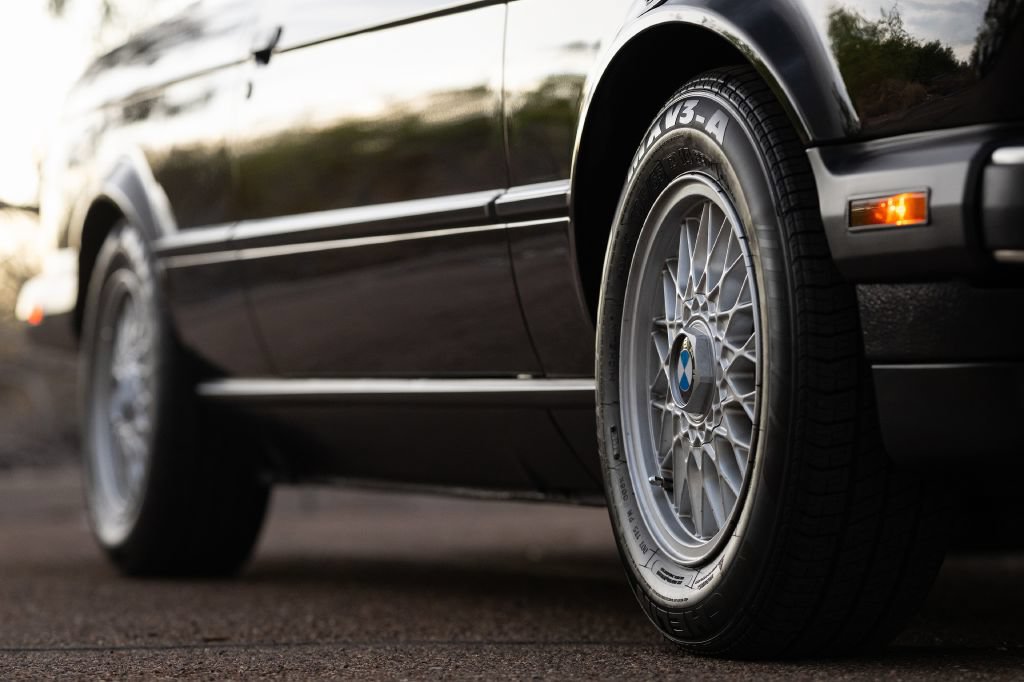 Used 1990 BMW 325i Convertible RWD image 14