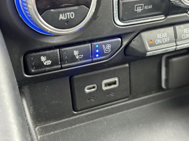 Used 2021 GMC Yukon AT4 w/ AT4 Premium Package image 34