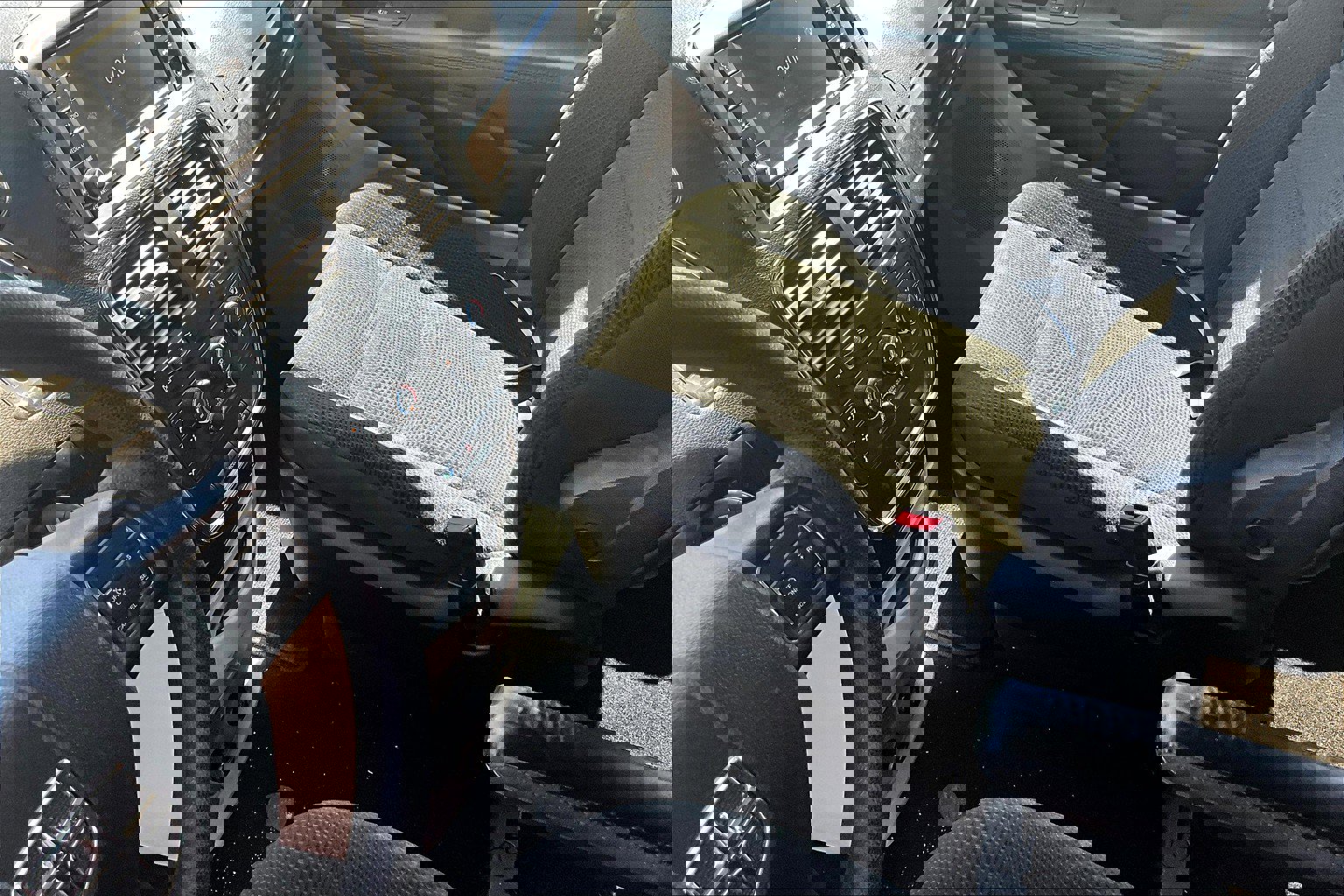 Used 2019 Dodge Grand Caravan SE w/ UConnect Hands-Free Group image 12