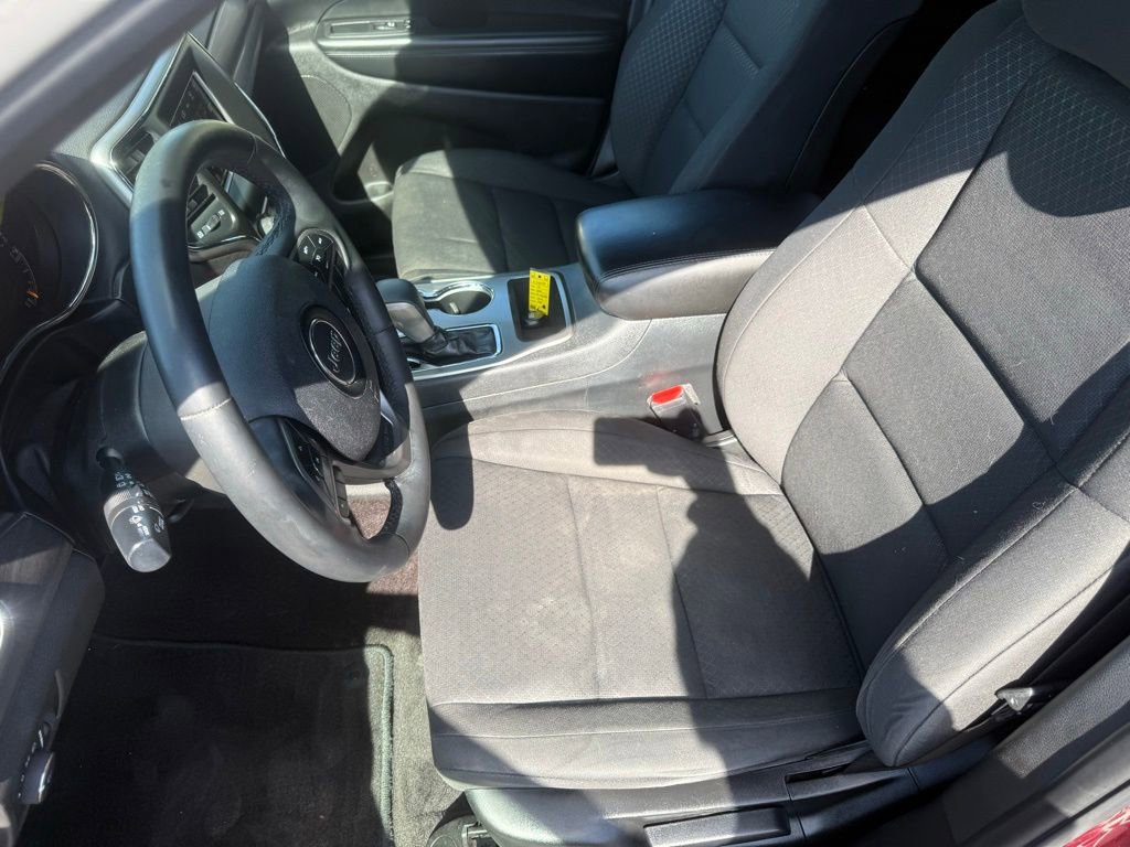 Used 2018 Jeep Grand Cherokee Laredo AWD/4WD image 15