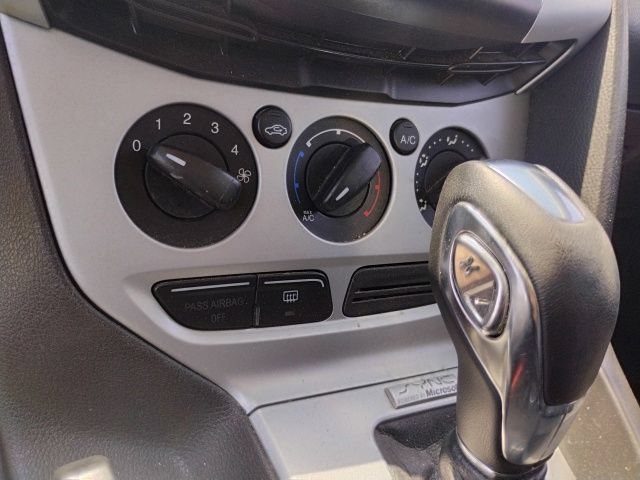 Used 2013 Ford Focus SE FWD image 16