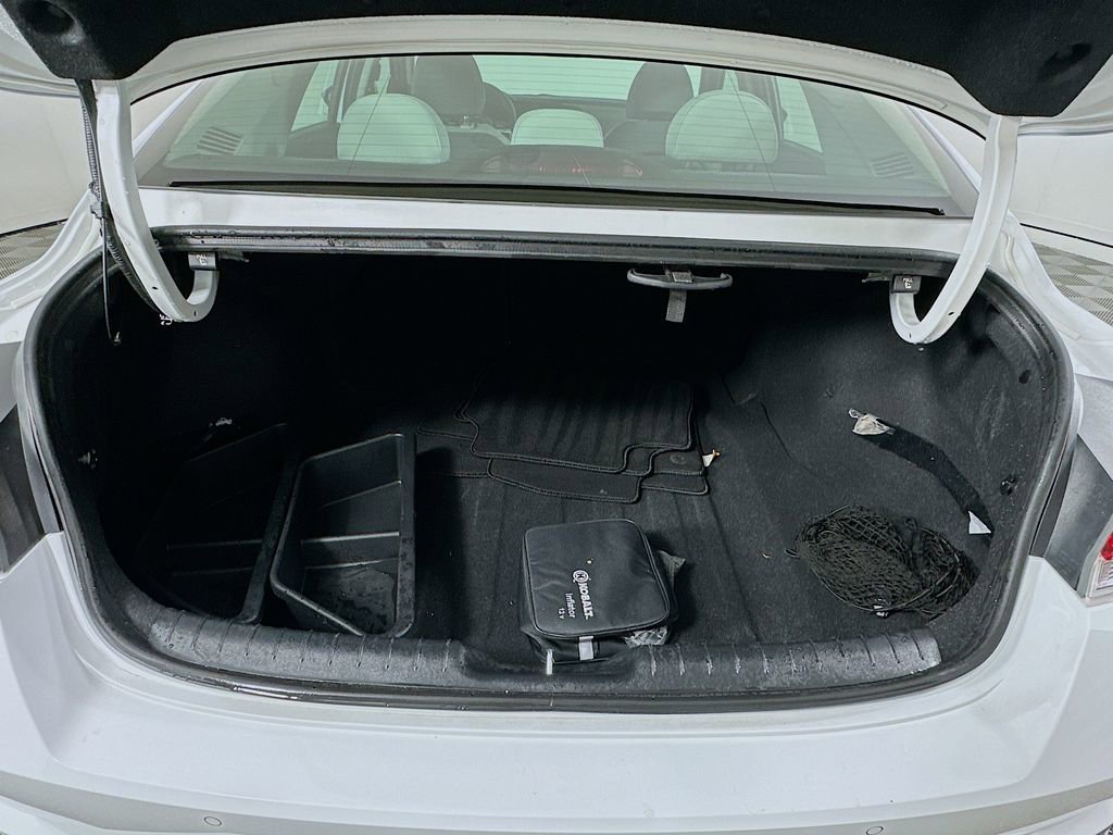 Used 2023 Hyundai Elantra Limited w/ Preferred Accessory Package image 26