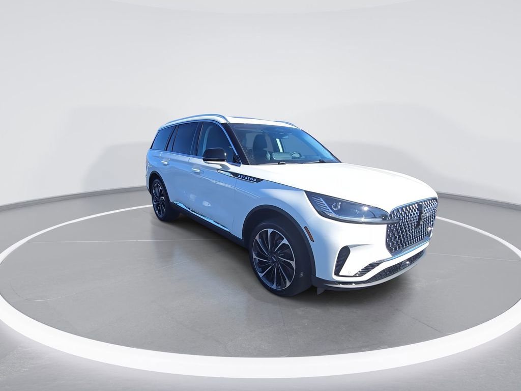 Used 2025 Lincoln Aviator Reserve w/ Illumination Package image 2