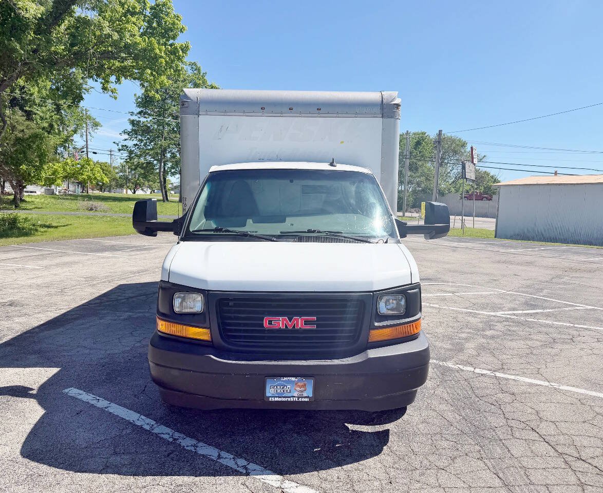 Used 2017 GMC Savana 3500 Extended RWD image 2