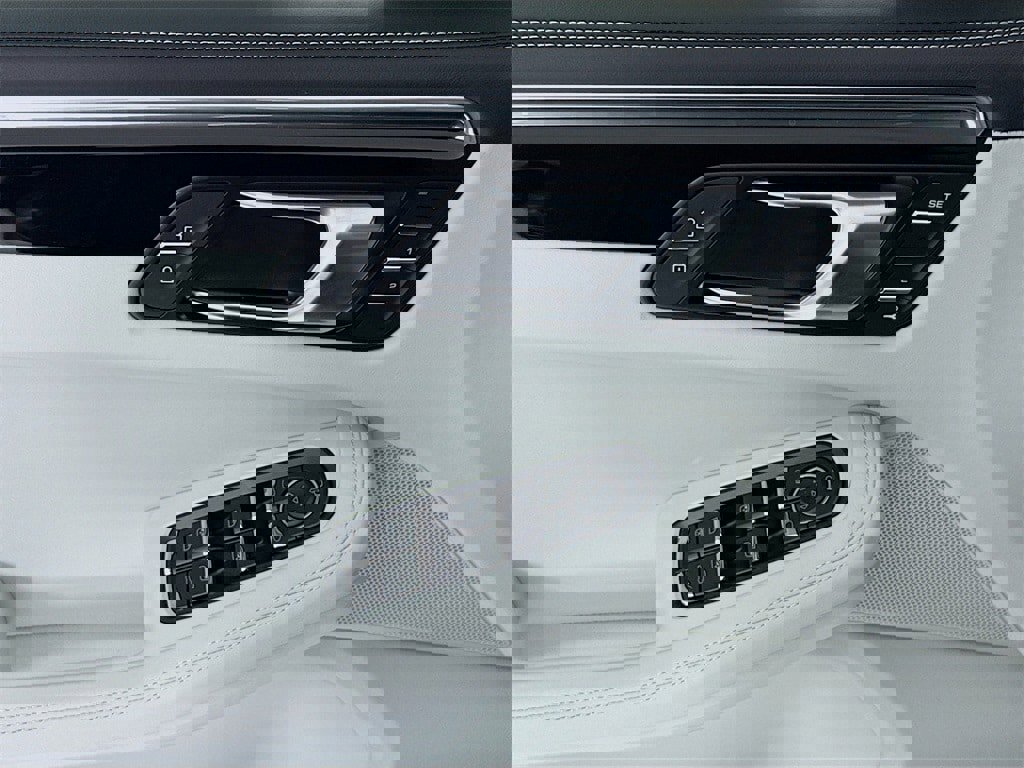 New 2026 Porsche Macan Turbo image 11