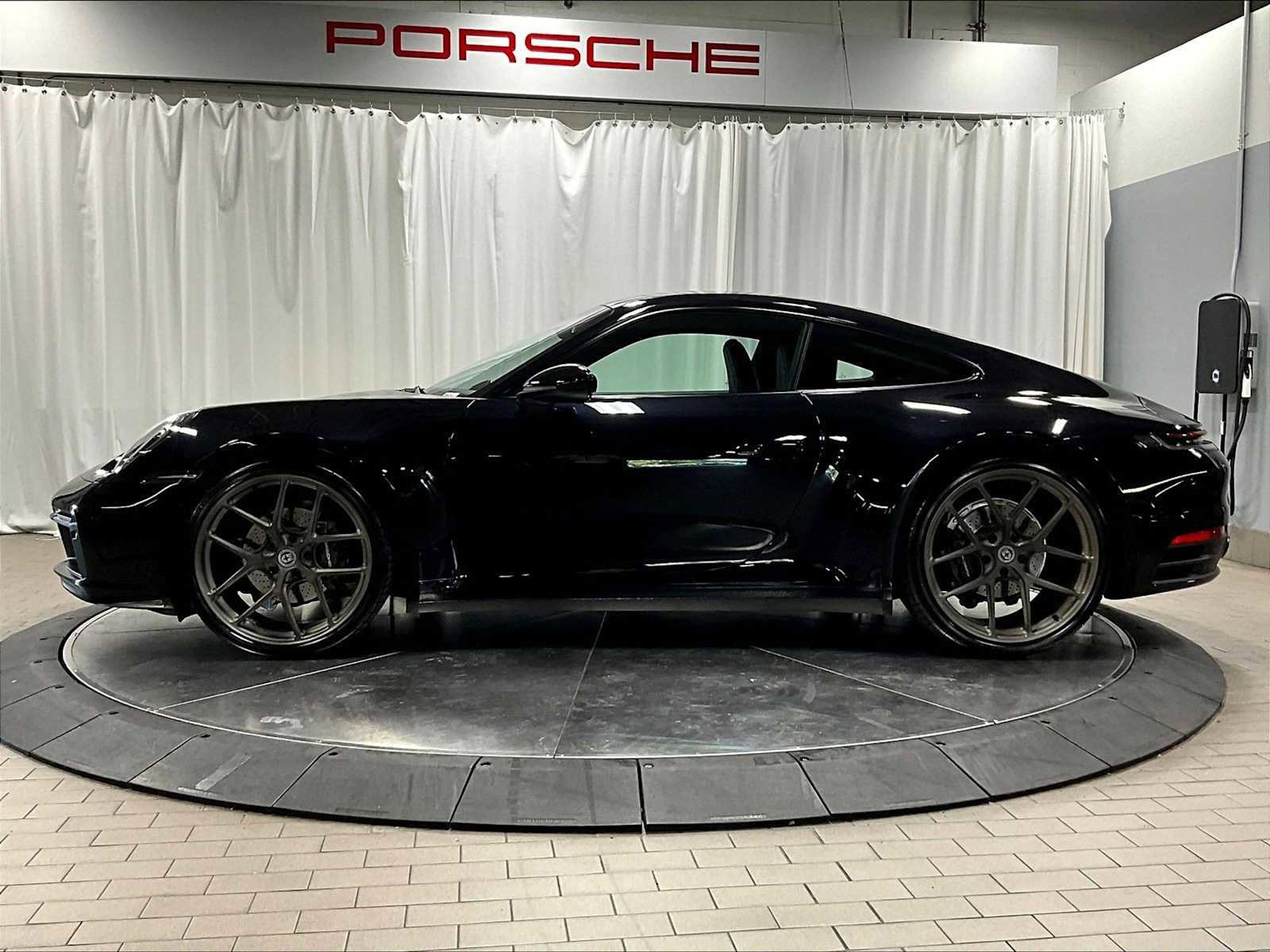 Used 2020 Porsche 911 Carrera image 2