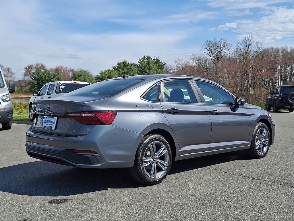 Used 2024 Volkswagen Jetta SE image 6
